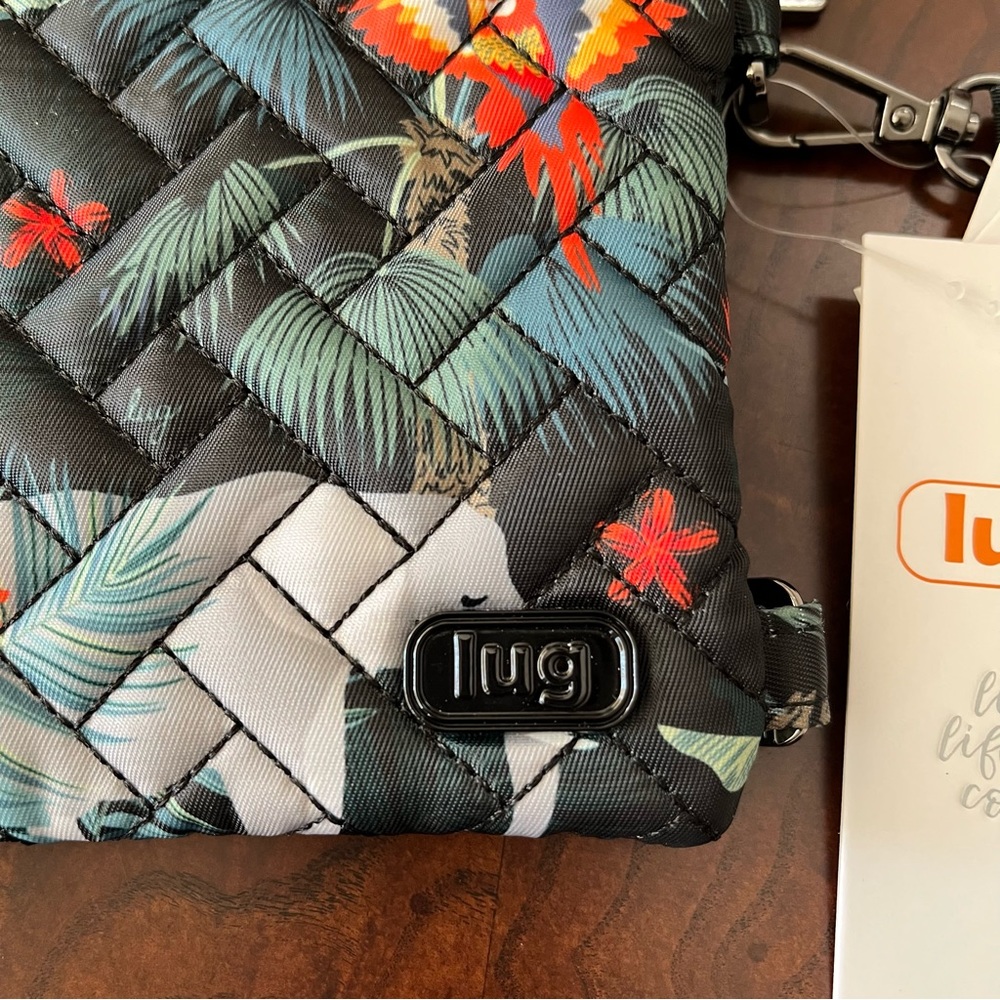Lug Peekaboo Phone Pouch Travel Wallet Wristlet - Picture 2 of 9